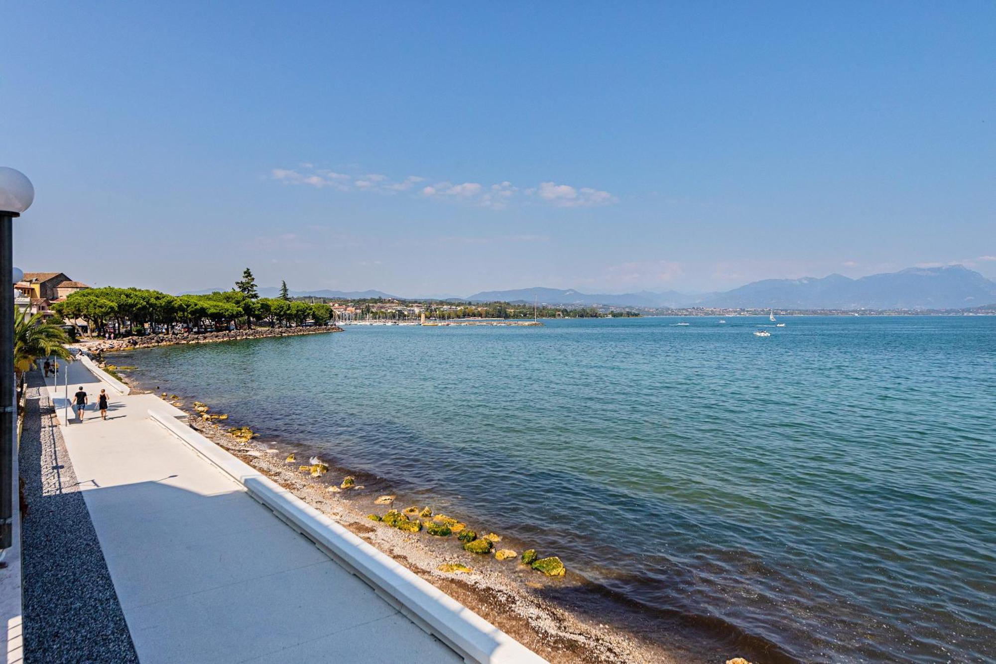 Residenza Miralago By Wonderful Italy Desenzano del Garda Exterior photo