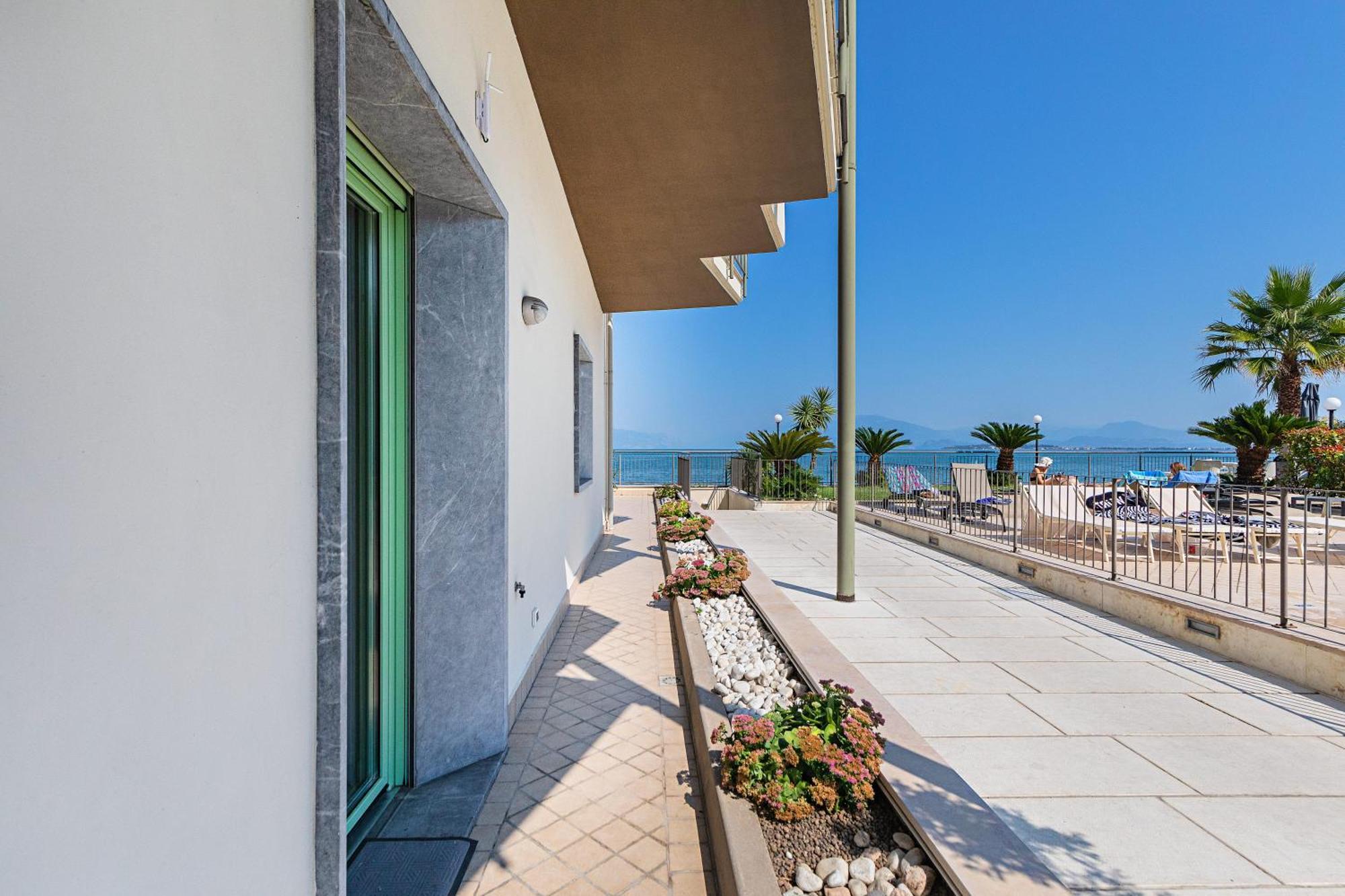 Residenza Miralago By Wonderful Italy Desenzano del Garda Exterior photo