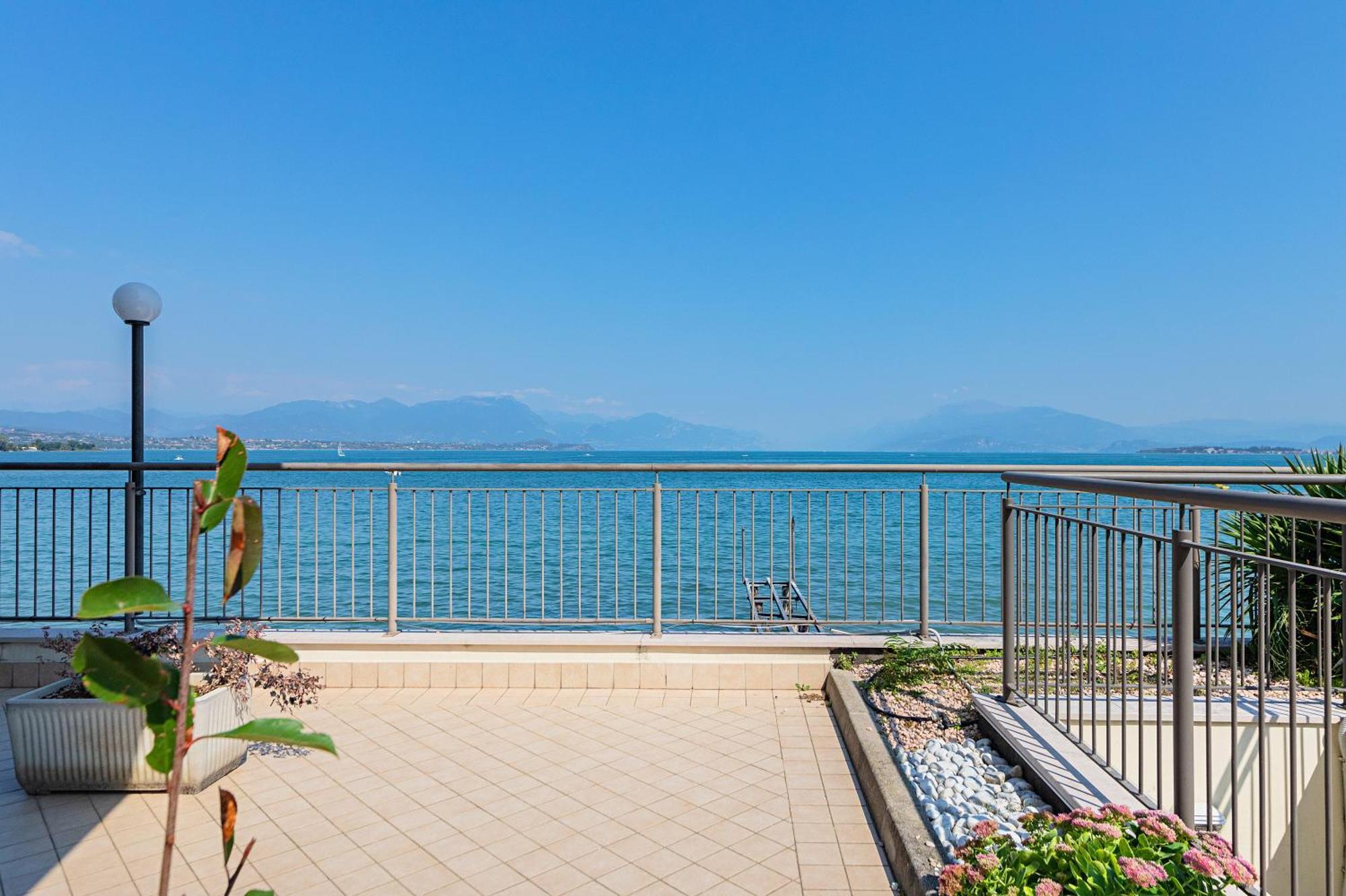 Residenza Miralago By Wonderful Italy Desenzano del Garda Exterior photo